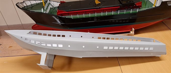 Då var Byggingen av Vingtor startet.. Skrog og div delere er 3D printet, skroget er printet i 5 deler og limt sammen.